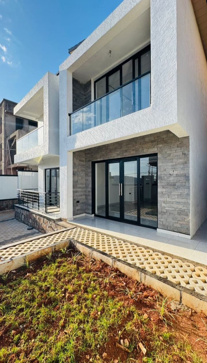 Beautiful 5-Bedroom House for Sale – Near Nyanza (Farewell Road to Gahanga, Kigali)